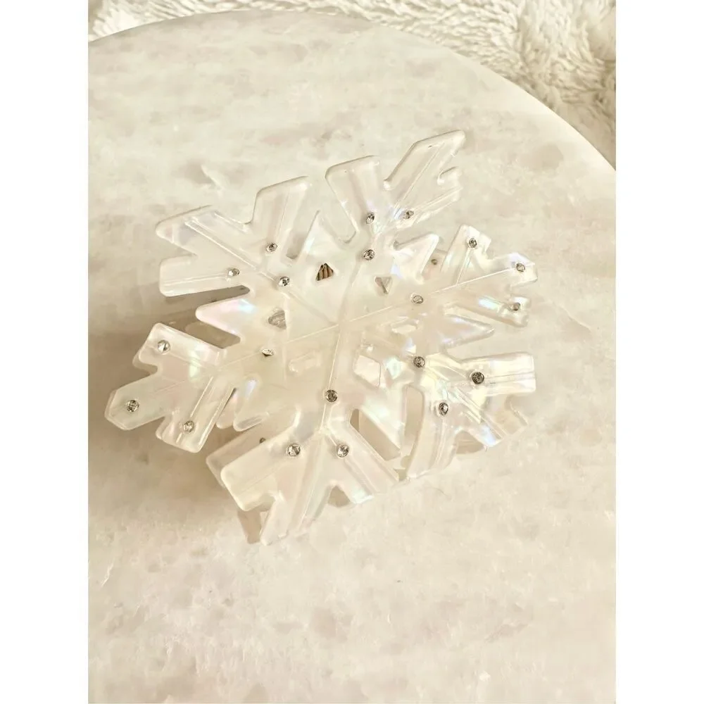 White Iradecent snowflake hair claw with rhinestone ￼